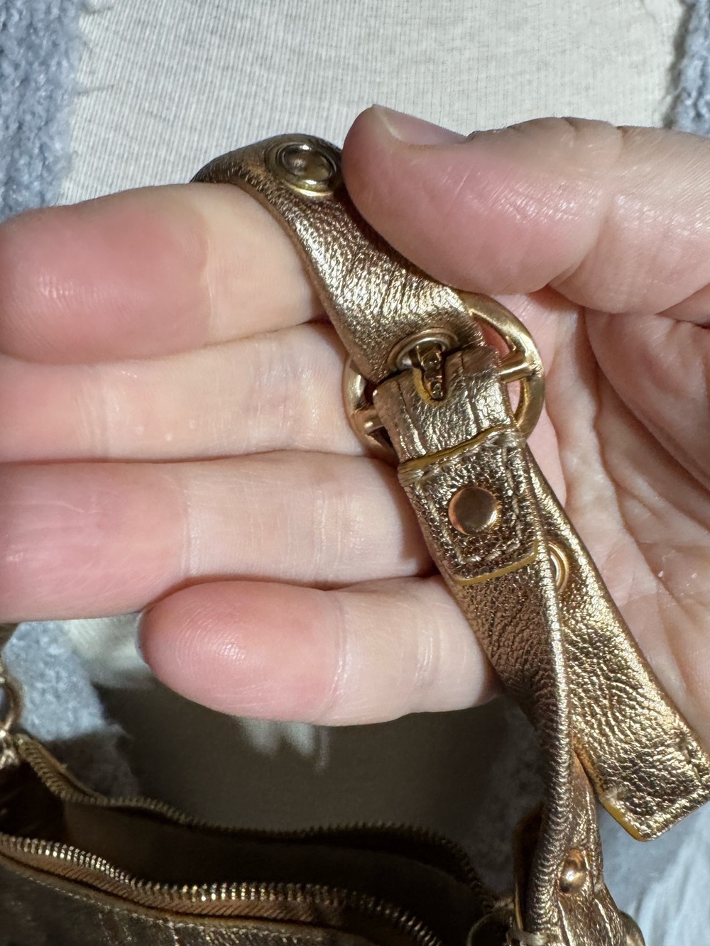Coach mini Hobo in rose gold - Picture 7 of 9